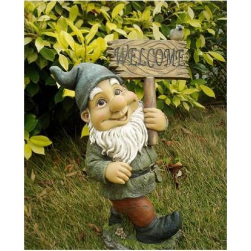Gnome with Welcome sign